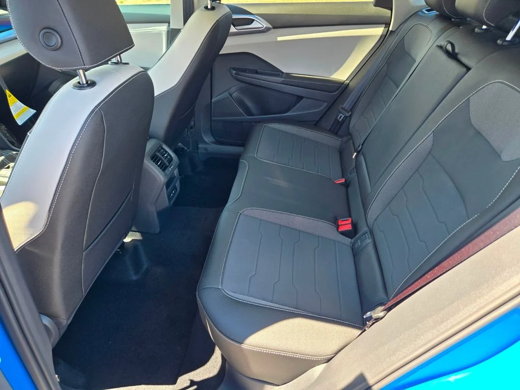 New 2026 Blue Volkswagen 1.5T SE image 7