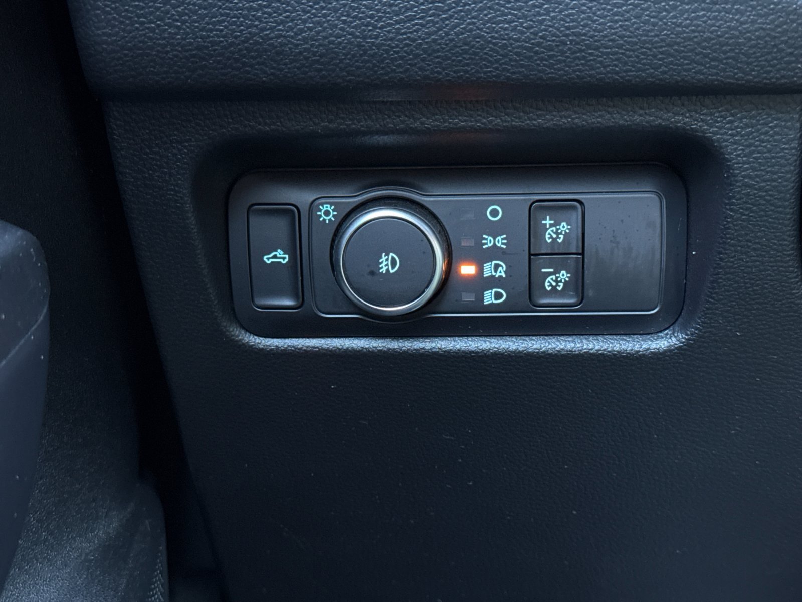 Used 2024 Silver Ford XLT image 28