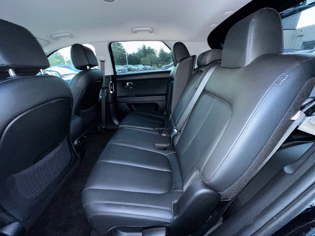 Used 2025 Black Hyundai SEL image 13