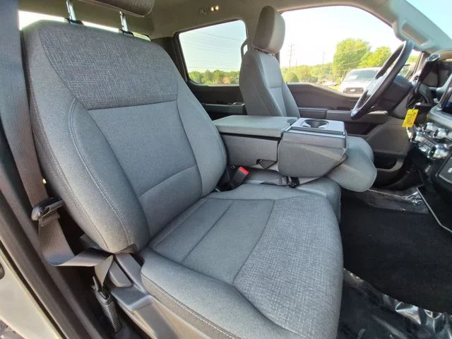 Used 2025 Silver Ford XLT image 34