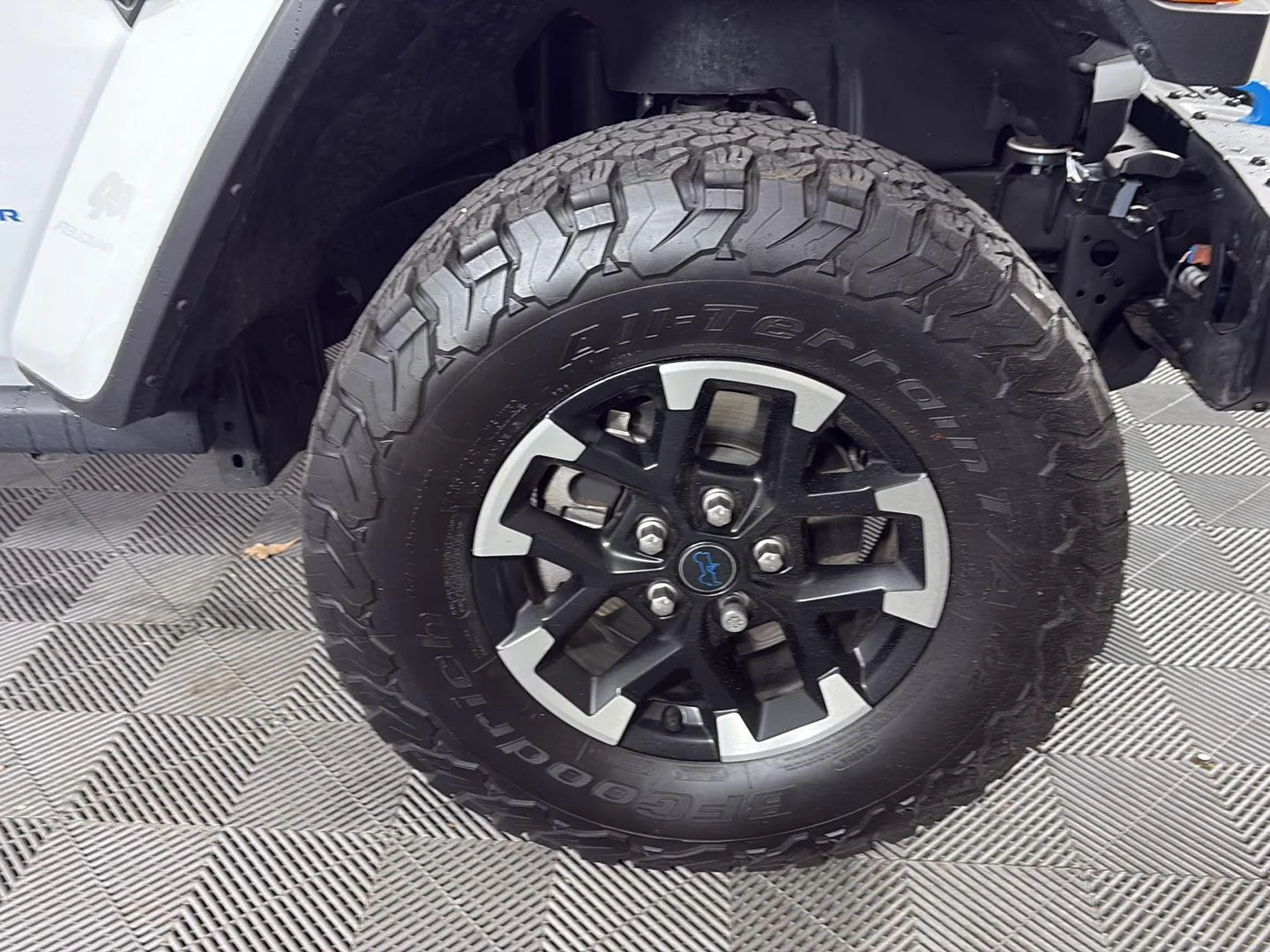 Used 2025 Bright White Clearcoat Jeep Rubicon X image 15