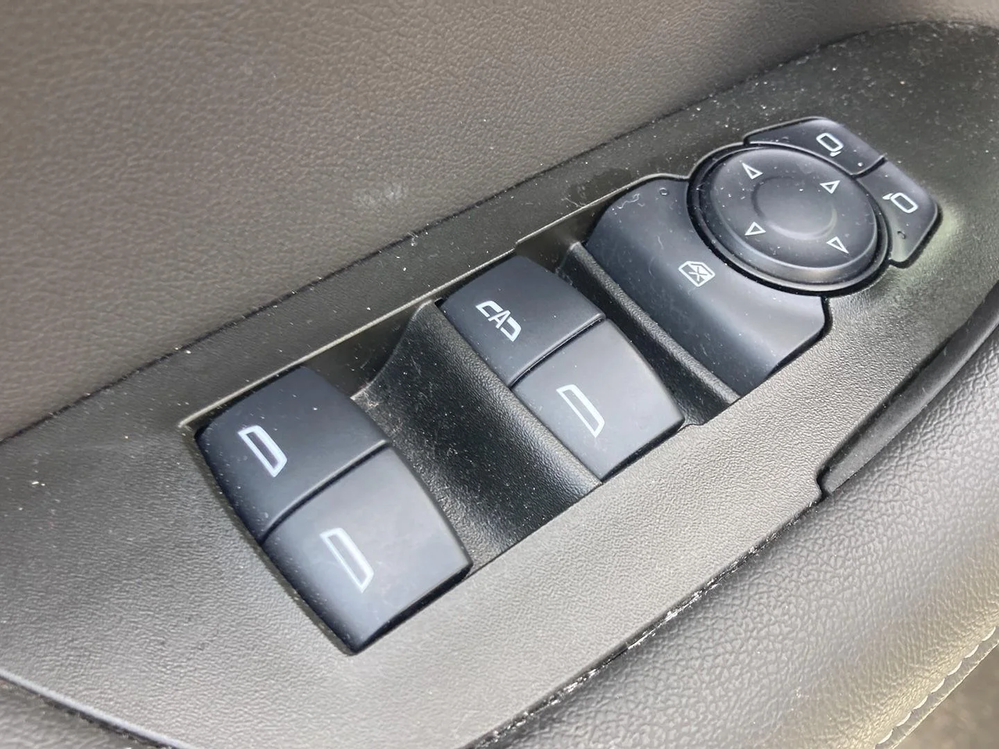 Used 2025 Summit White Chevrolet 2LT image 11