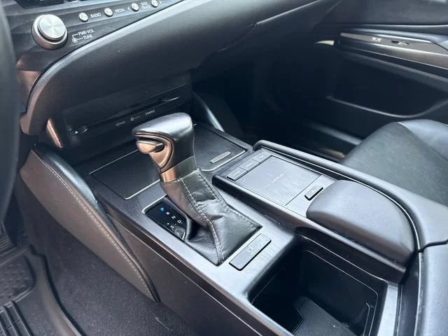 Used 2021 White Pearl Lexus ES 250 image 25