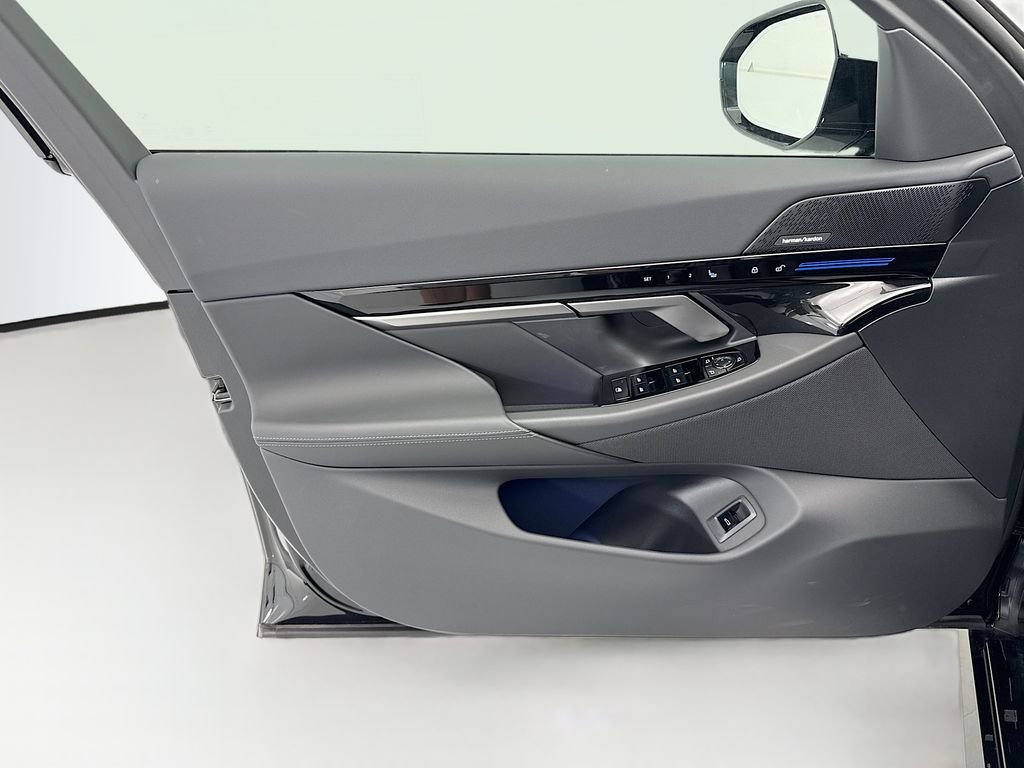 New 2026 Black Sapphire Metallic BMW 530i xDrive image 23