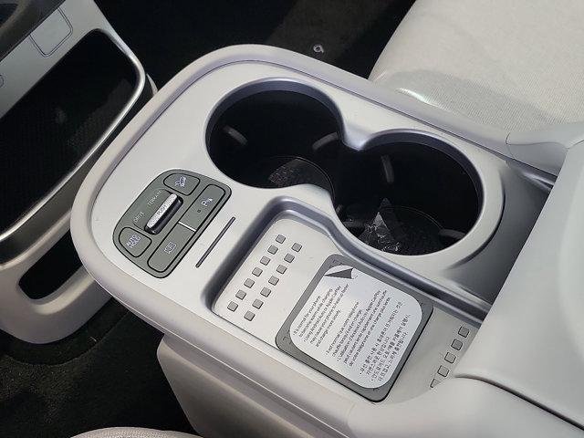 New 2026 Snow White Pearl Hyundai SE image 5