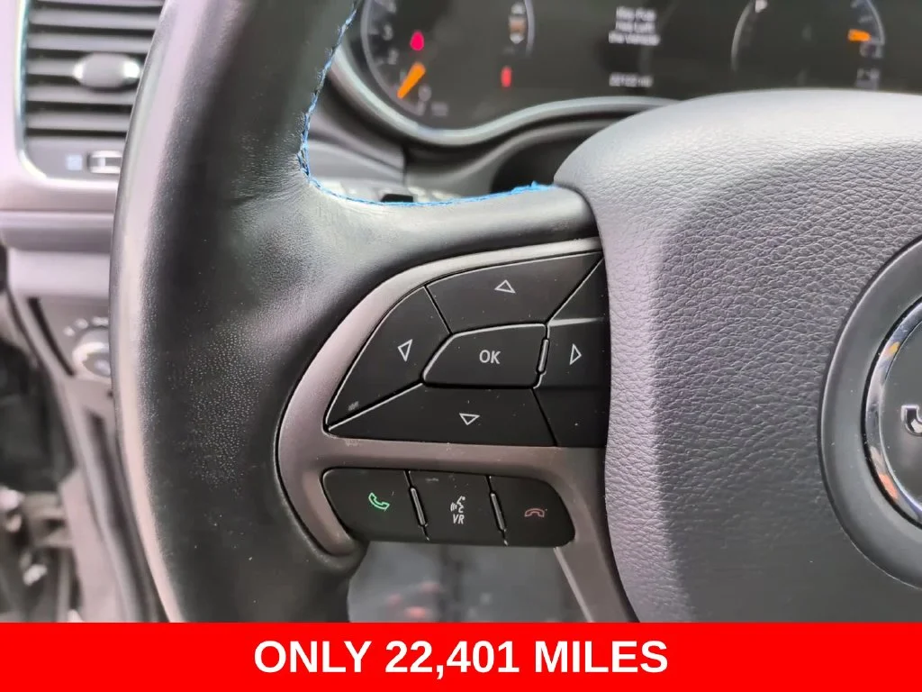 Used 2020 Black Jeep Laredo image 17