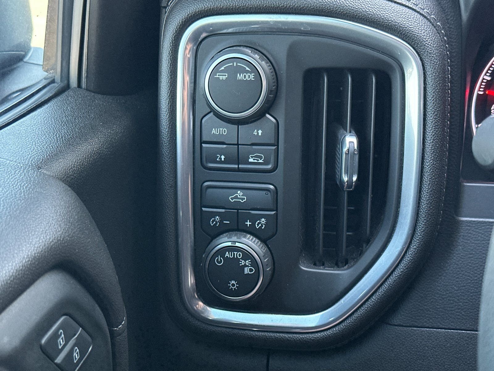 Used 2020 Summit White Chevrolet LT image 25