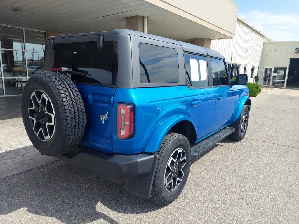 Used 2023 Blue Ford Outer Banks image 7