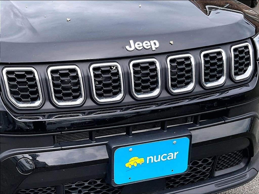 Used 2024 Black Jeep Latitude image 31
