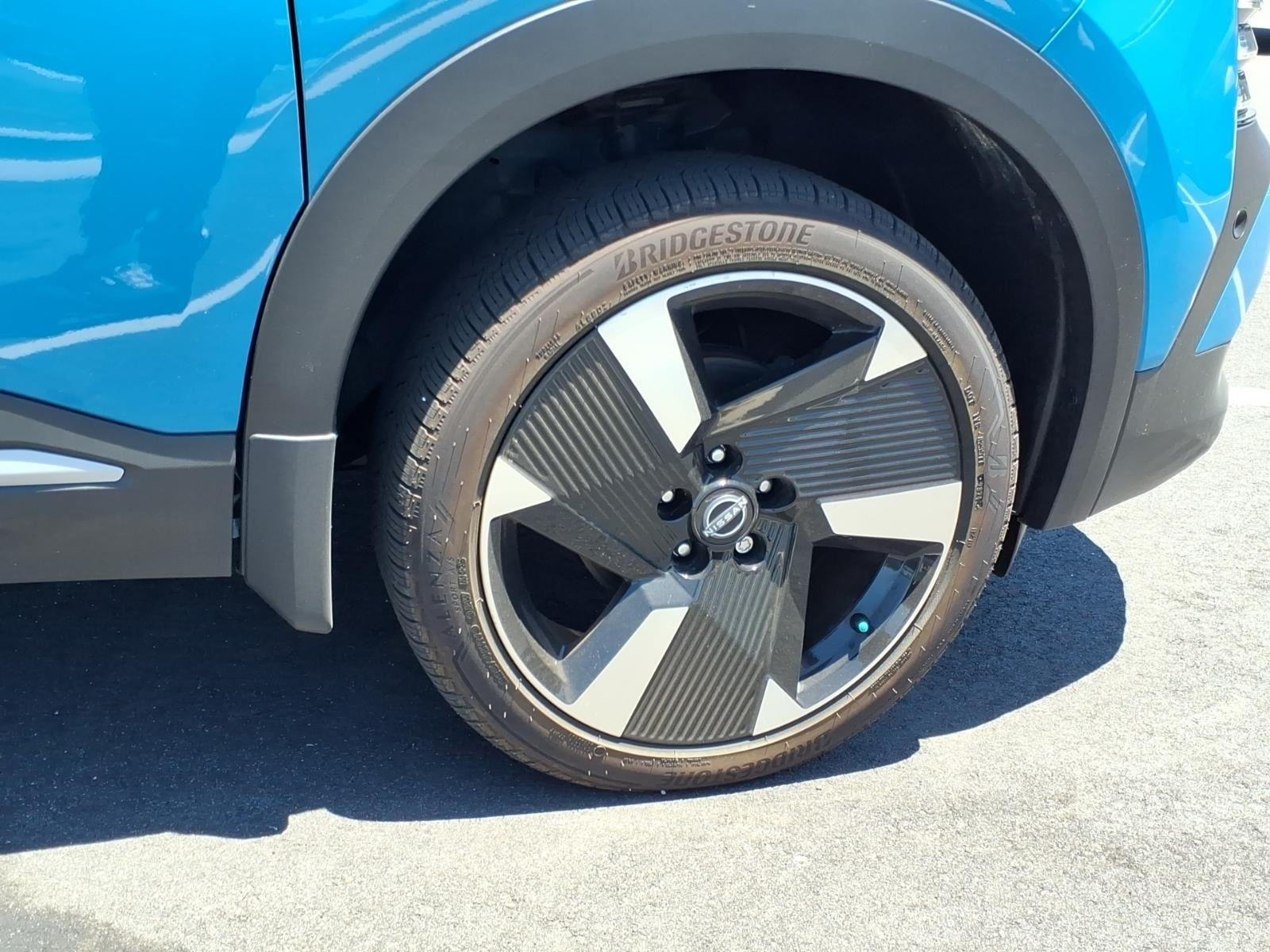 Used 2025 Arctic Ice Blue Metallic/Super Black Nissan SR image 11