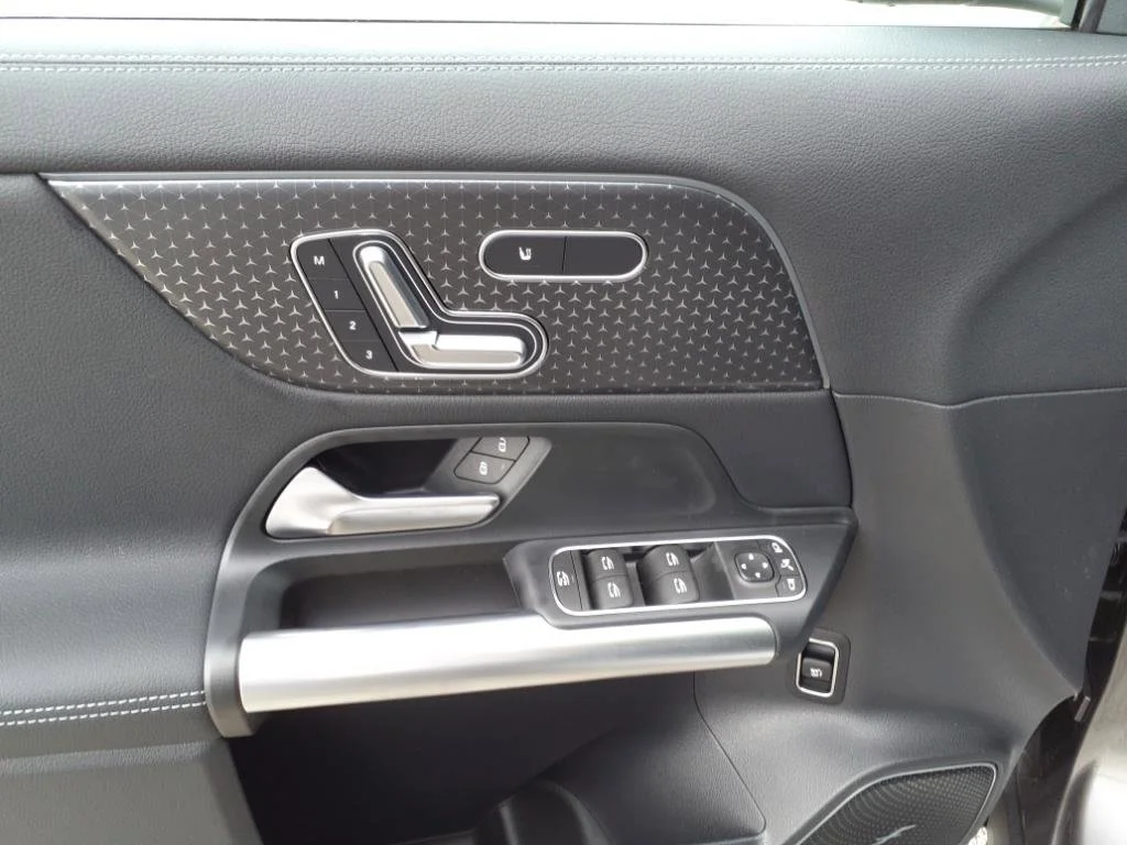 Used 2025 Mountain Grey Met Mercedes-Benz GLA 250 image 13