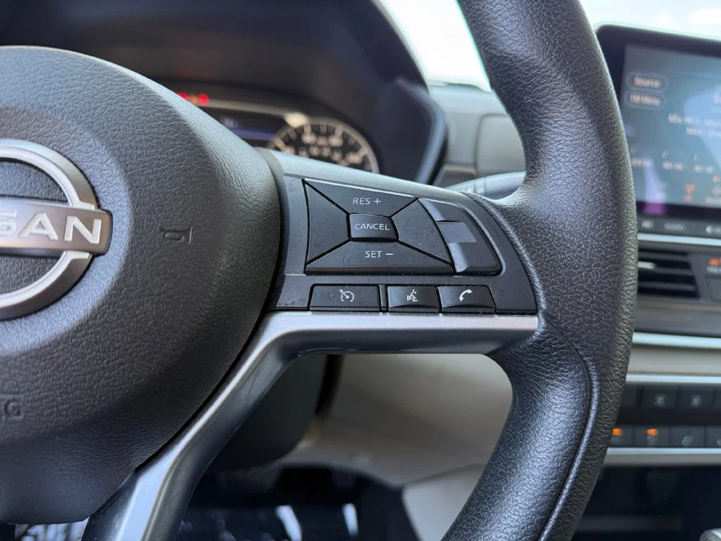 Used 2025 Black Nissan 2.5 SV image 15
