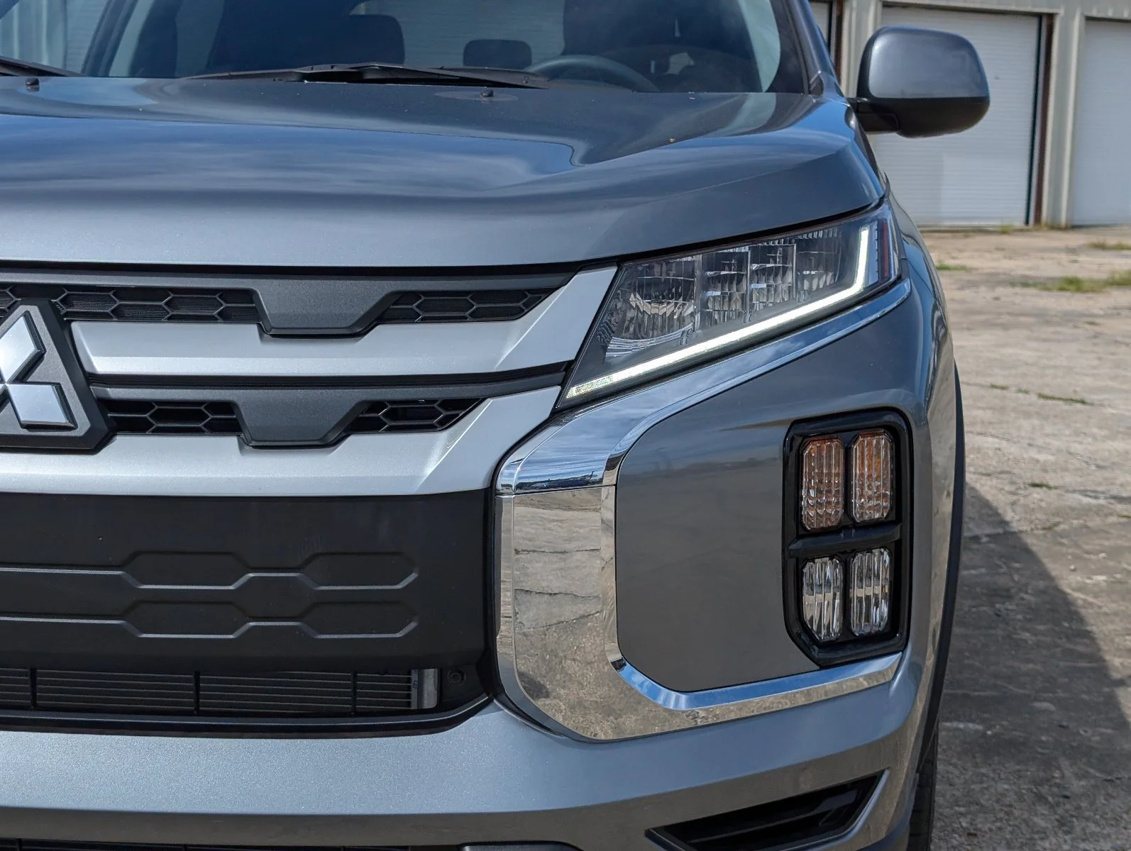 New 2027 Gray Mitsubishi 2.0 ES image 12