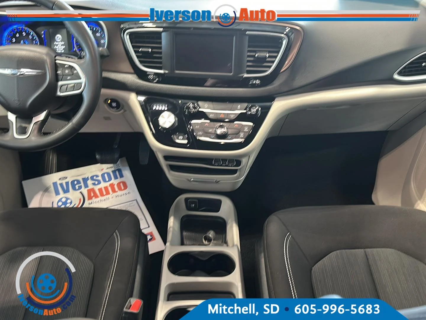 Used 2023 Bright White Clearcoat Chrysler LX image 26