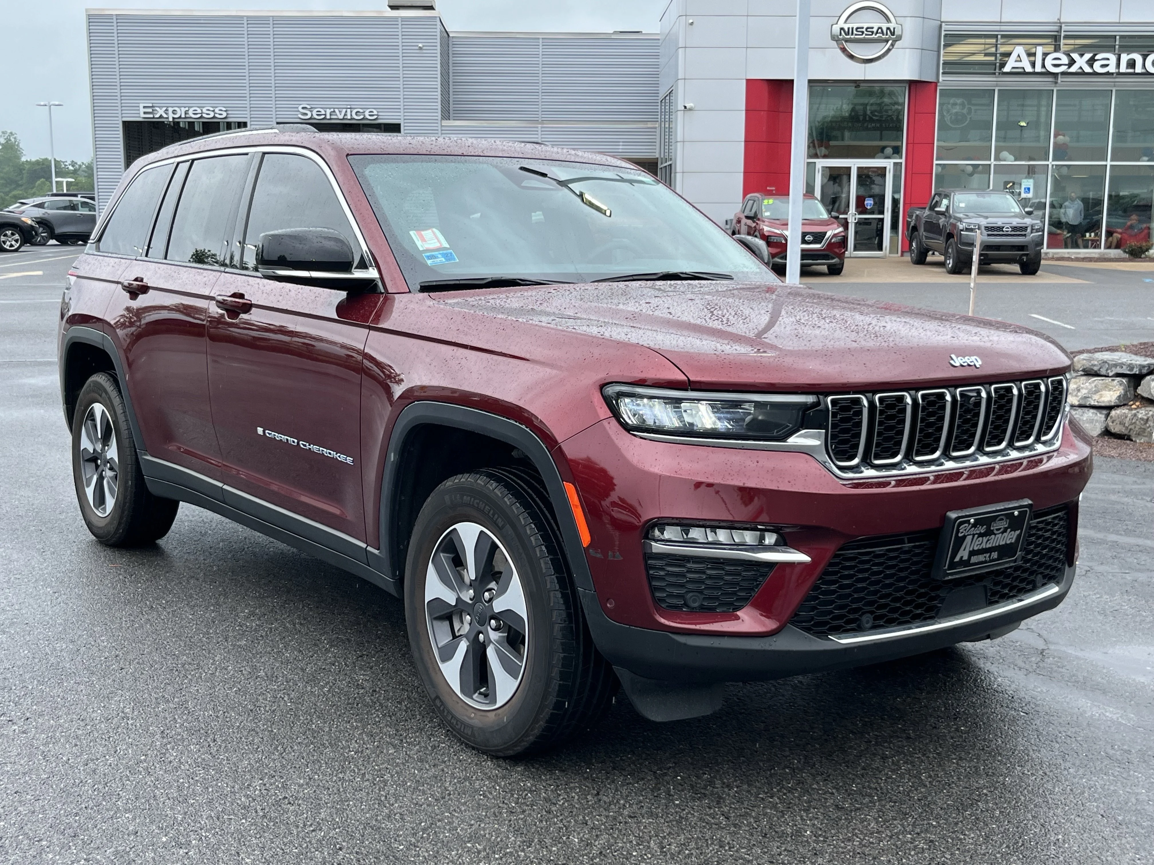 Used 2023 Velvet Jeep 4xe image 1
