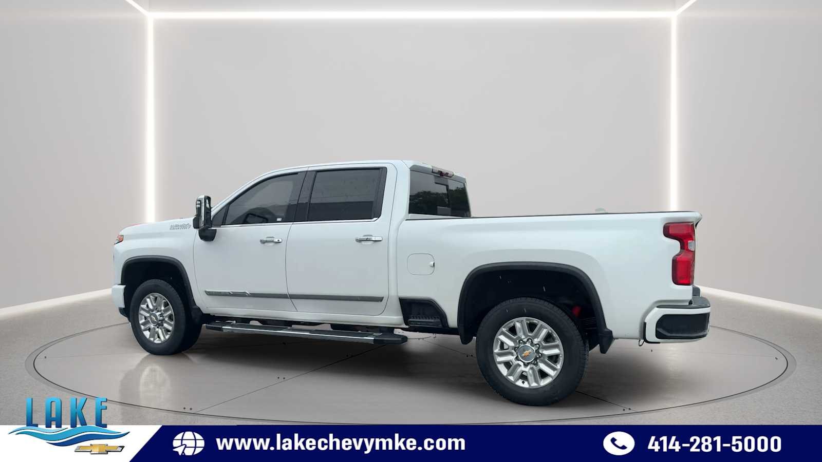 Certified Used 2024 Iridescent Pearl Tricoat Chevrolet High Country image 6