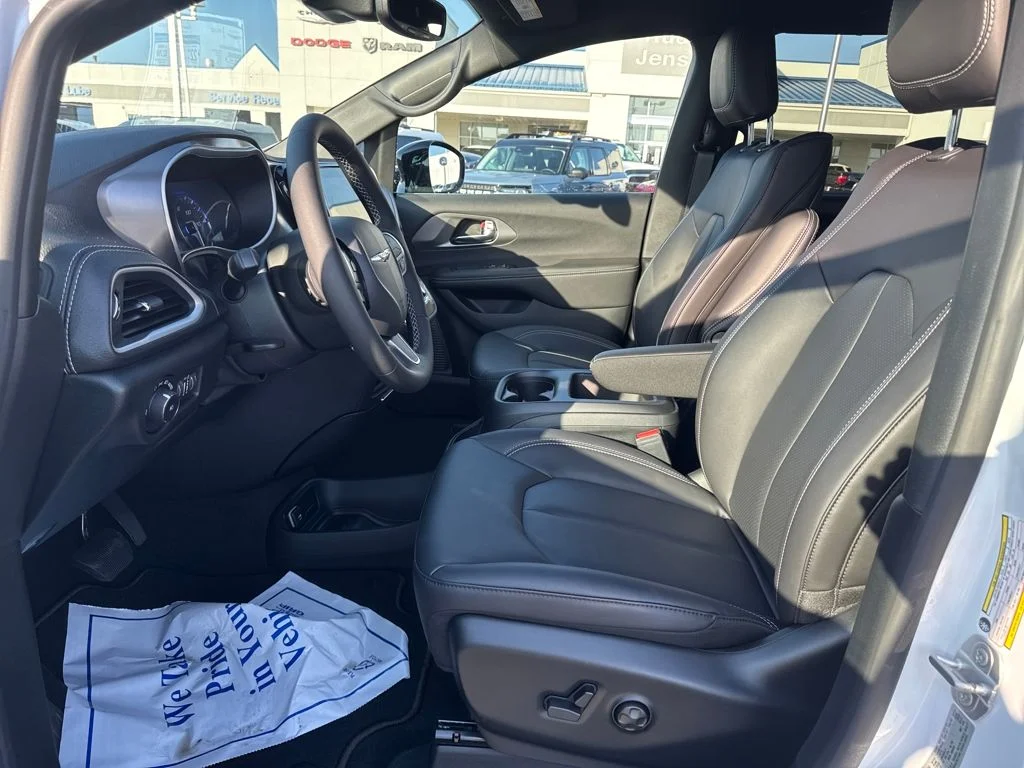 2026 Chrysler Pacifica Select - Photo 9