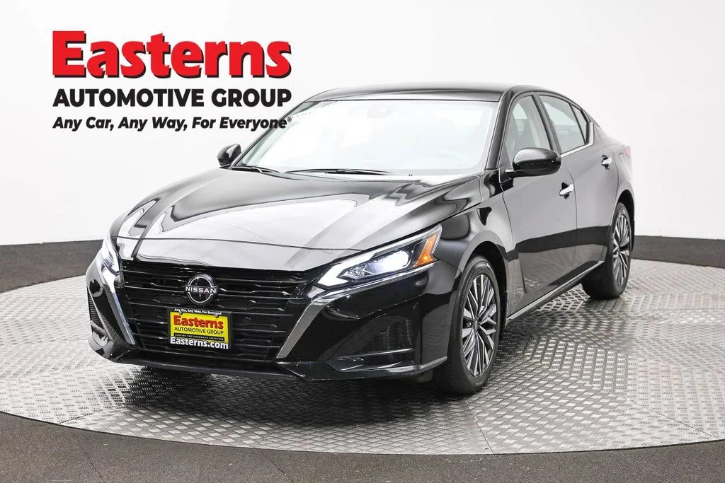 Used 2023 Black Nissan 2.5 SV image 1