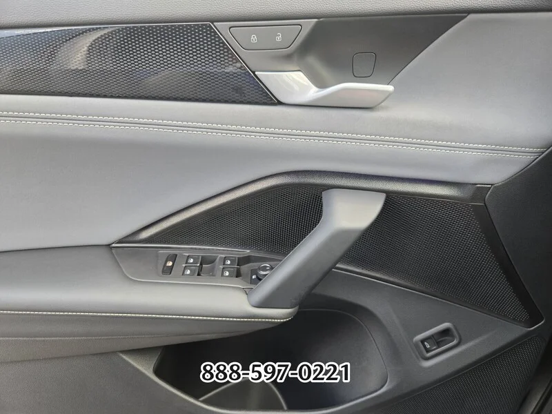 Used 2025 Platinum Gray Metallic Volkswagen 2.0T SE R-LINE BLACK image 31