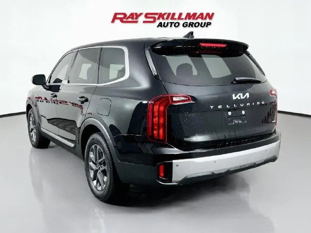 Used 2024 Black Kia LX image 5