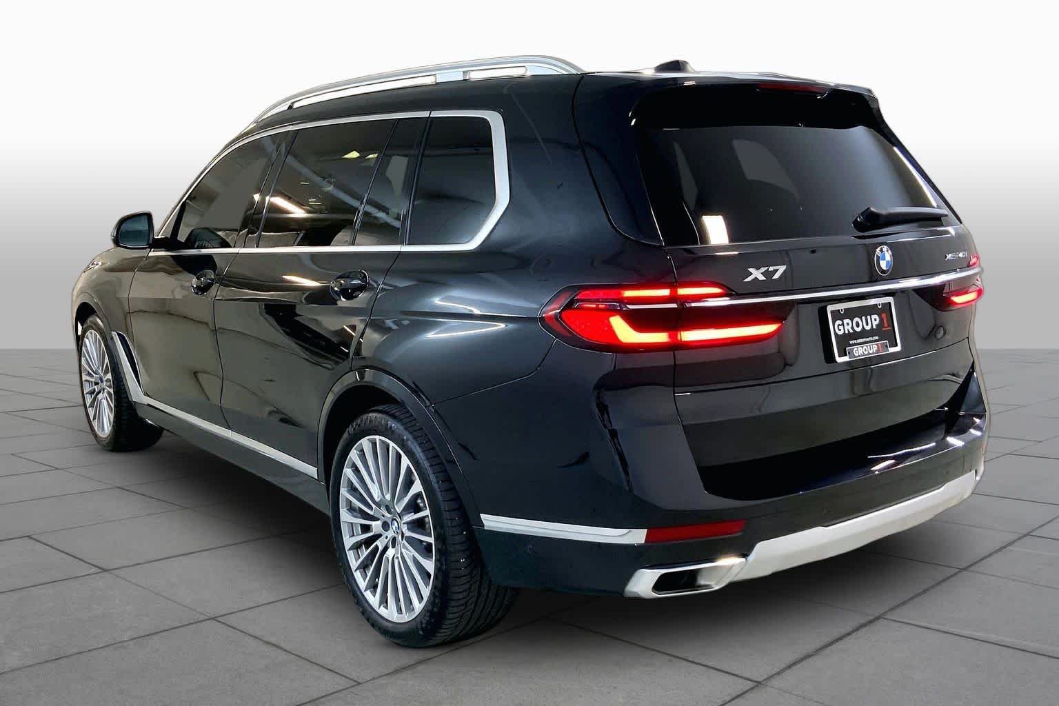 Used 2025 Black Sapphire Metallic BMW xDrive40i image 11