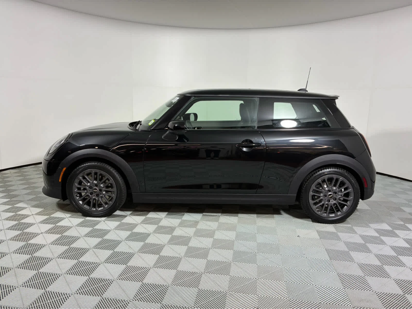 New 2026 Midnight Black II Metallic MINI Iconic image 6