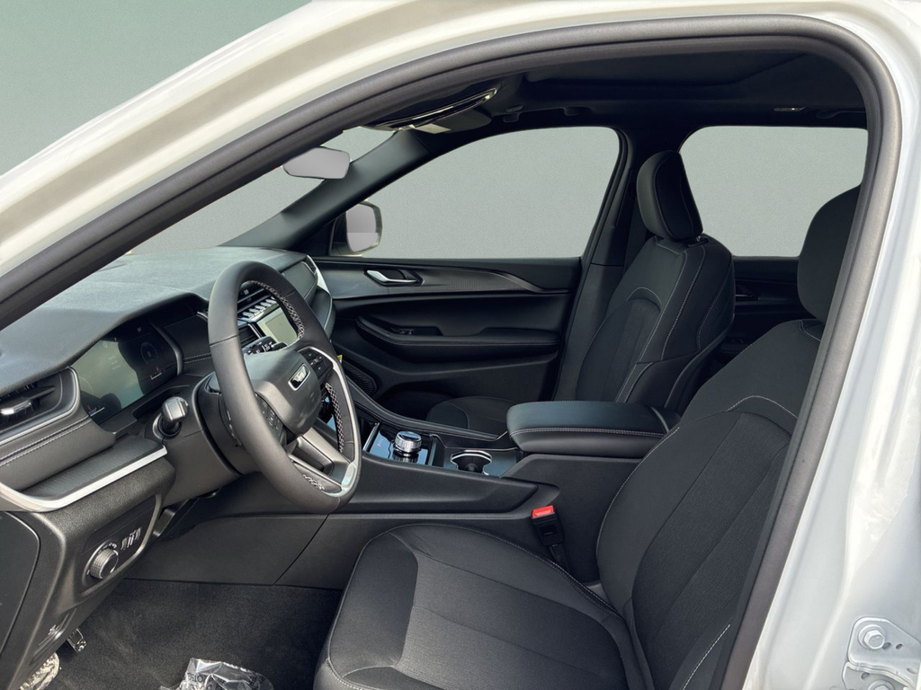 New 2025 White Jeep Laredo X image 40