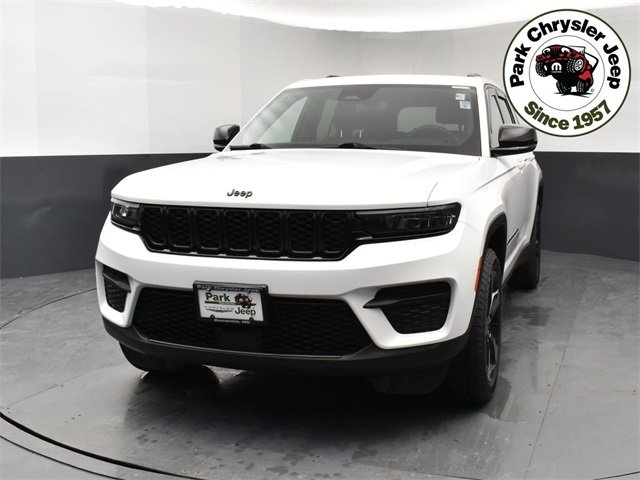 Used 2023 Jeep Grand Cherokee Altitude with VIN 1C4RJHAGXPC532511 for sale in Burnsville, Minnesota