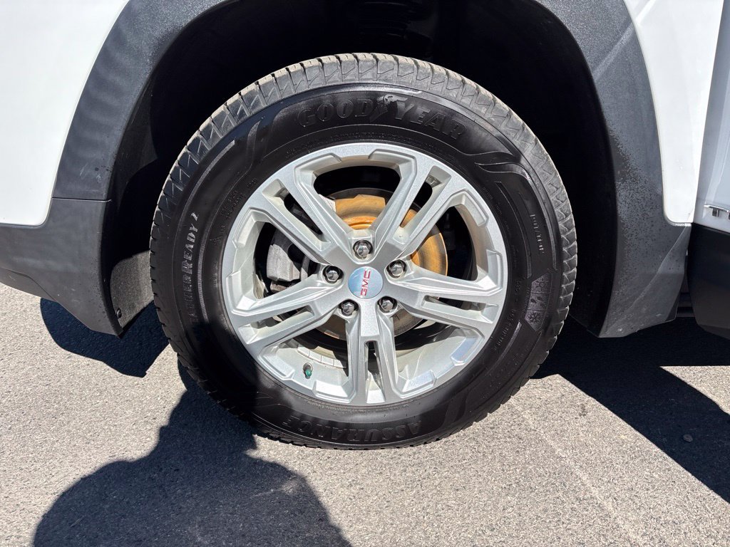 Used 2023 White GMC SLE image 12