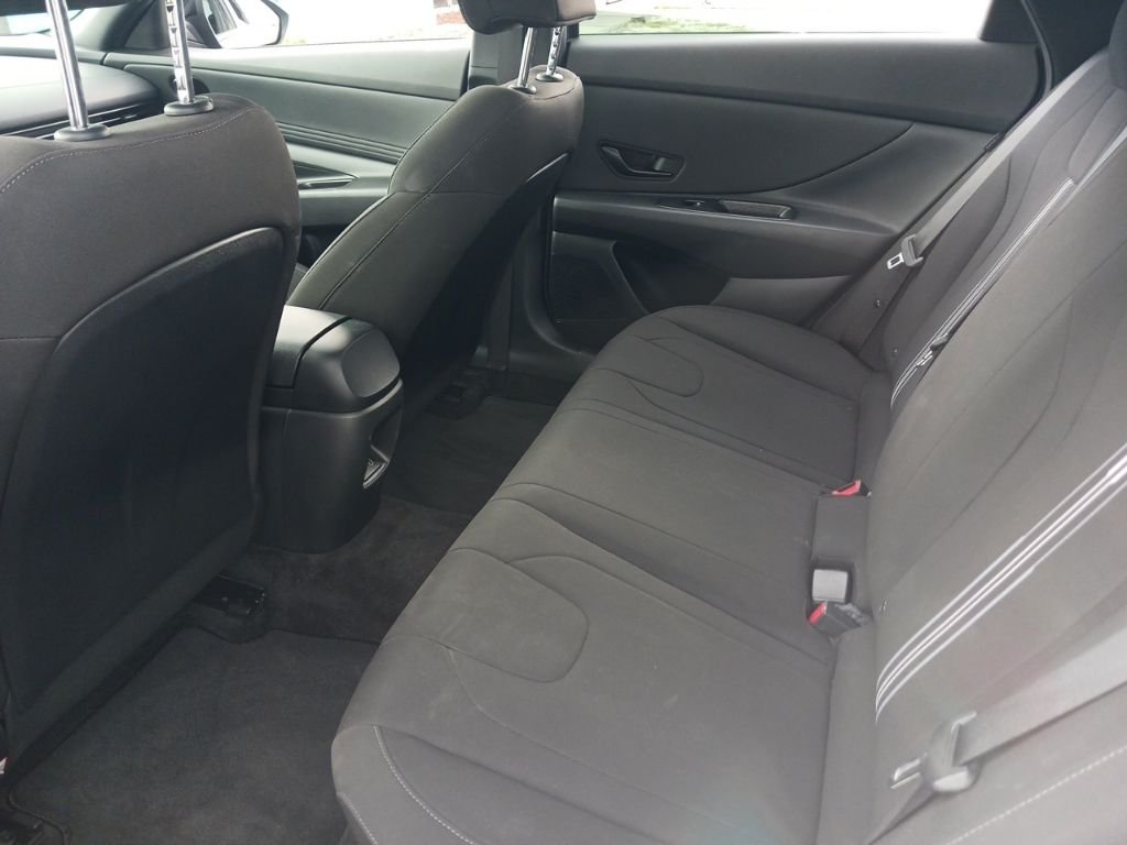 2025 Hyundai Elantra SEL - Photo 13