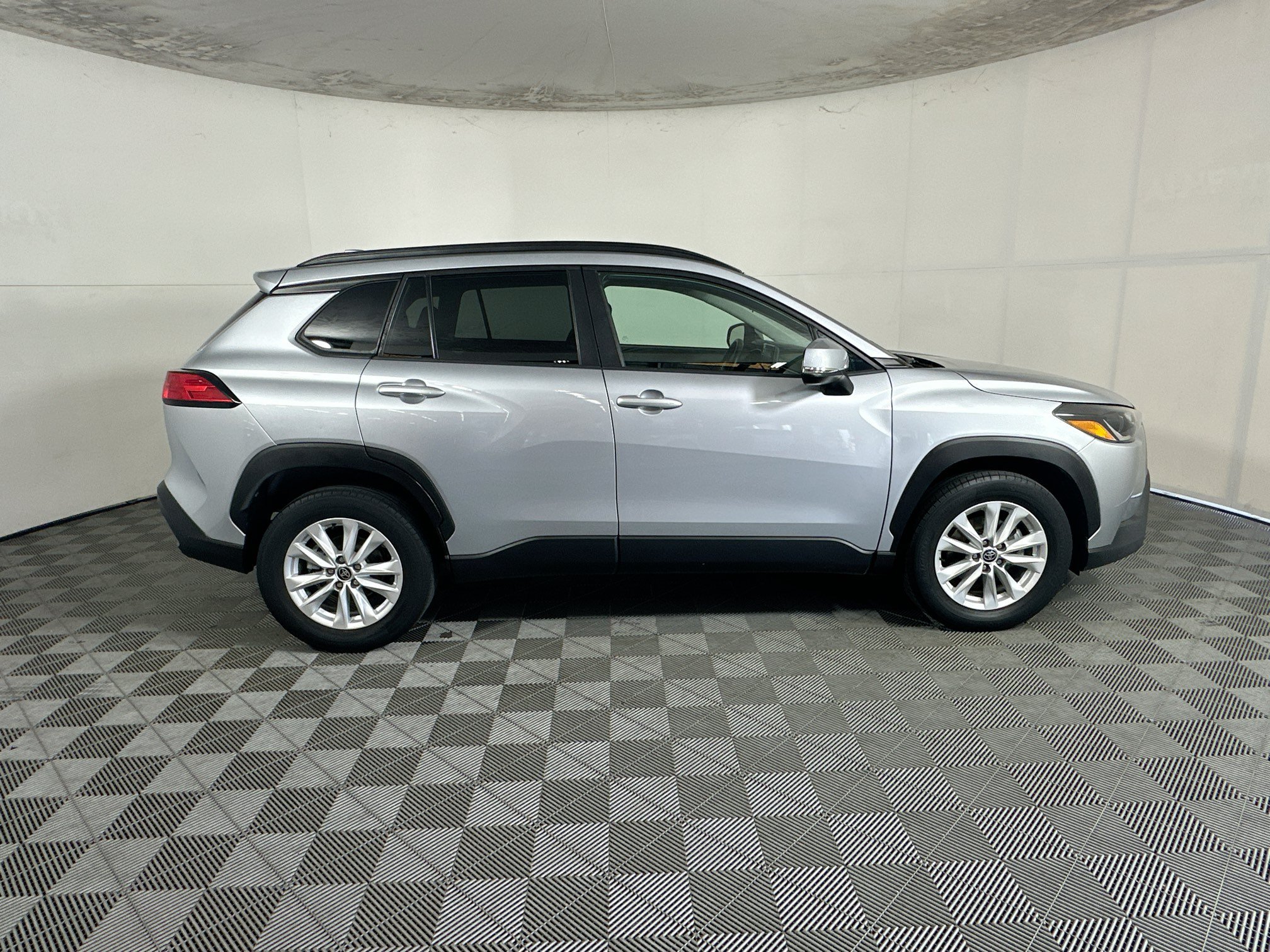 Used 2022 Silver Toyota LE image 2