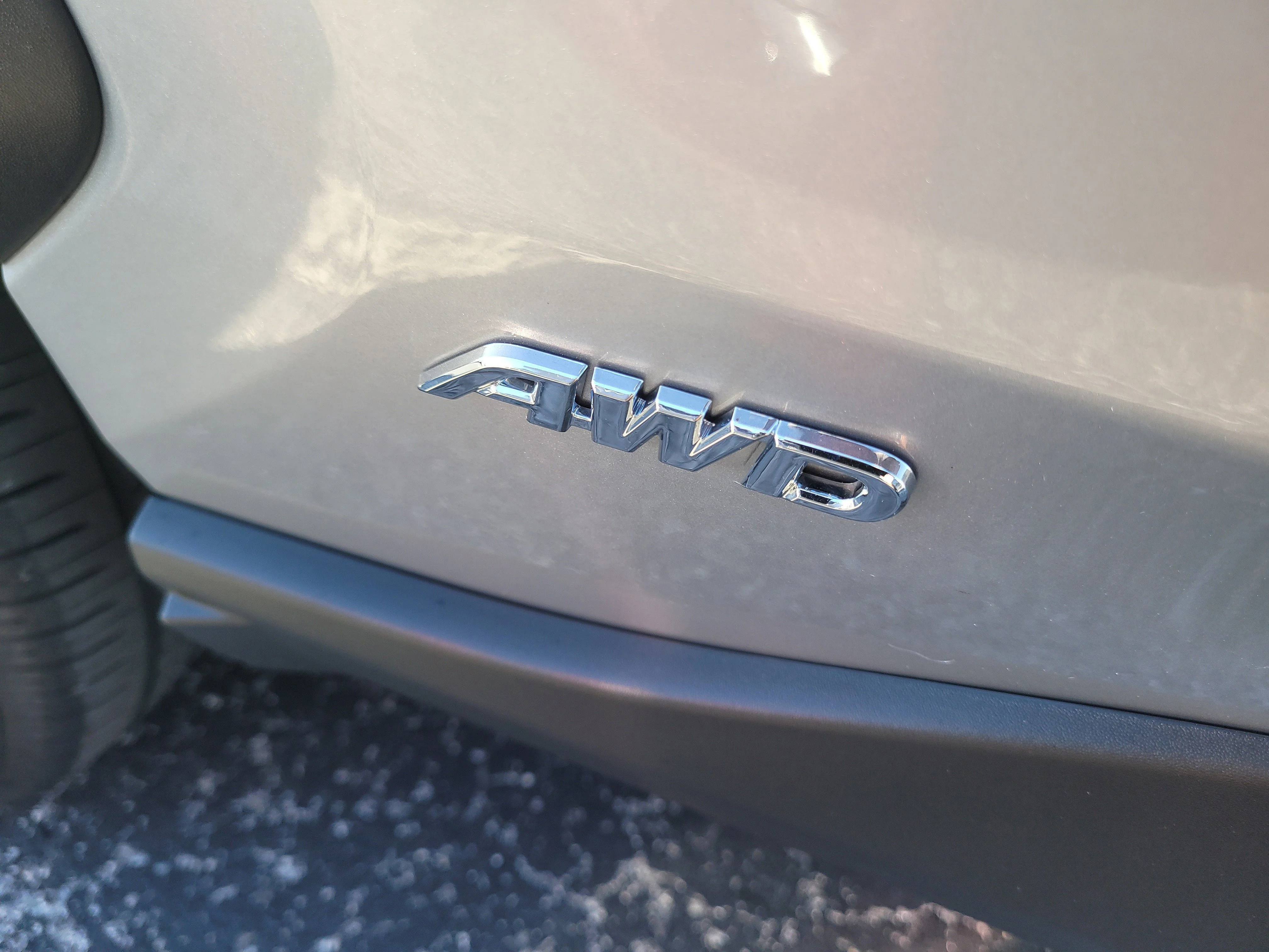 Used 2025 Silver Sky Metallic Toyota Hybrid XLE image 9