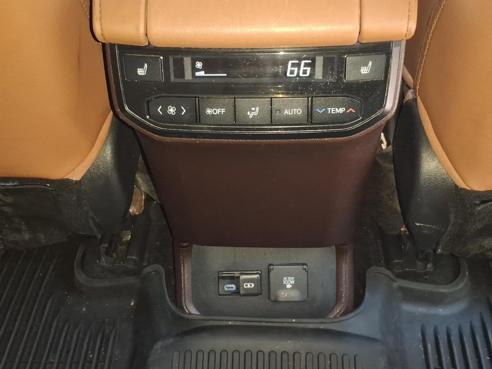 Used 2022  TOYOTA PLAT image 27