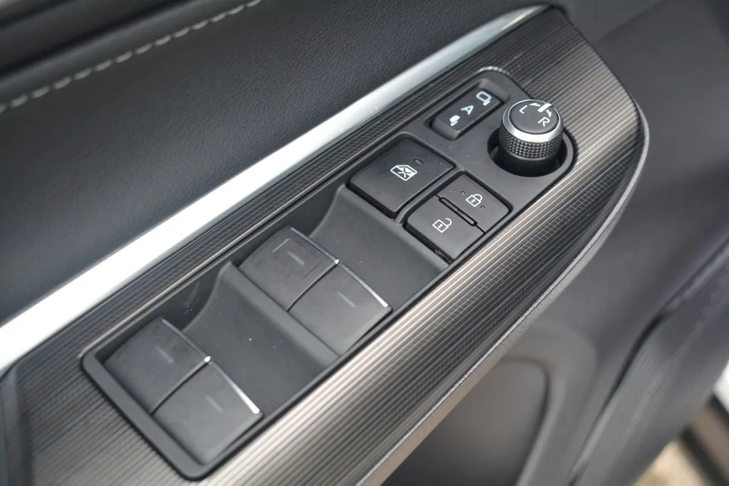 2023 Toyota Venza Nightshade - Photo 9