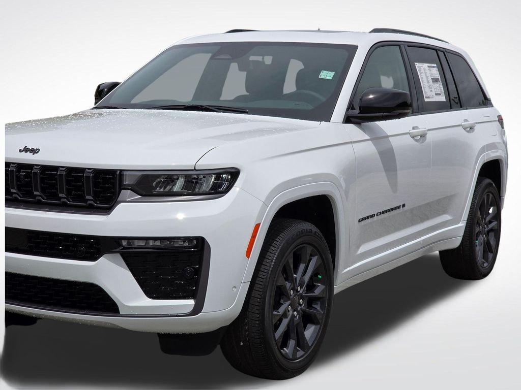 New 2026 Bright White Clear-Coat Exterior Paint Jeep Limited Reserve image 41