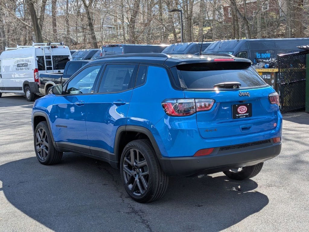 New 2026 Hydro Blue Pearl-Coat Exterior Paint Jeep Limited image 7