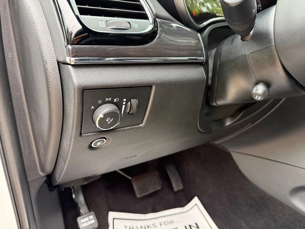 Used 2019 White Jeep Overland image 13