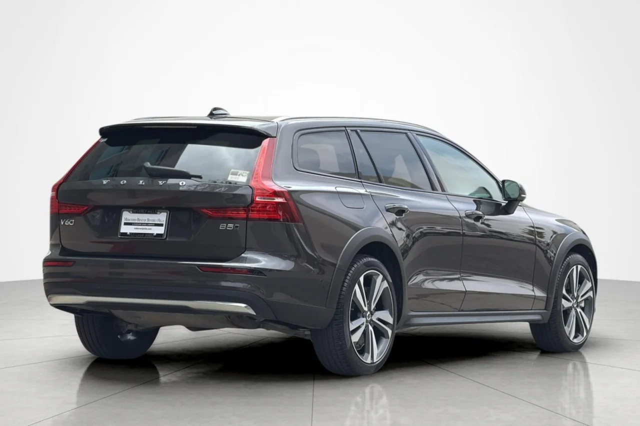 Used 2025 GREY Volvo Plus image 5