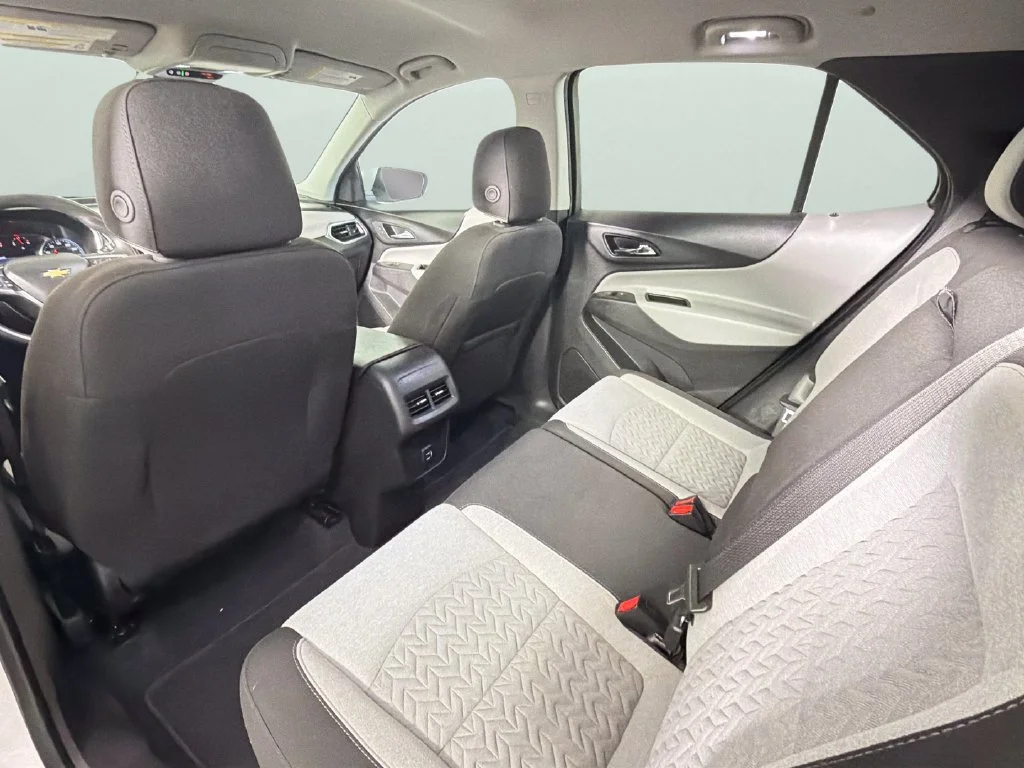 Used 2022 SUMMIT WHITE Chevrolet LT image 27