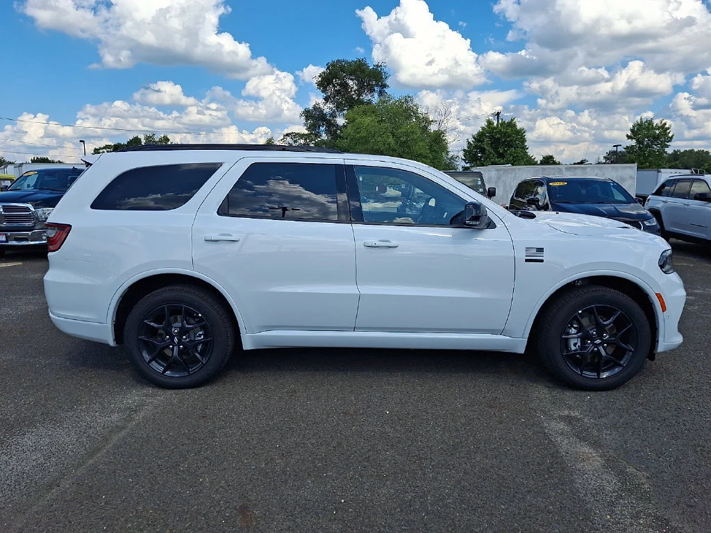 New 2026 White Knuckle Clear-Coat Exterior Paint Dodge GT Plus America 250 Edition image 9