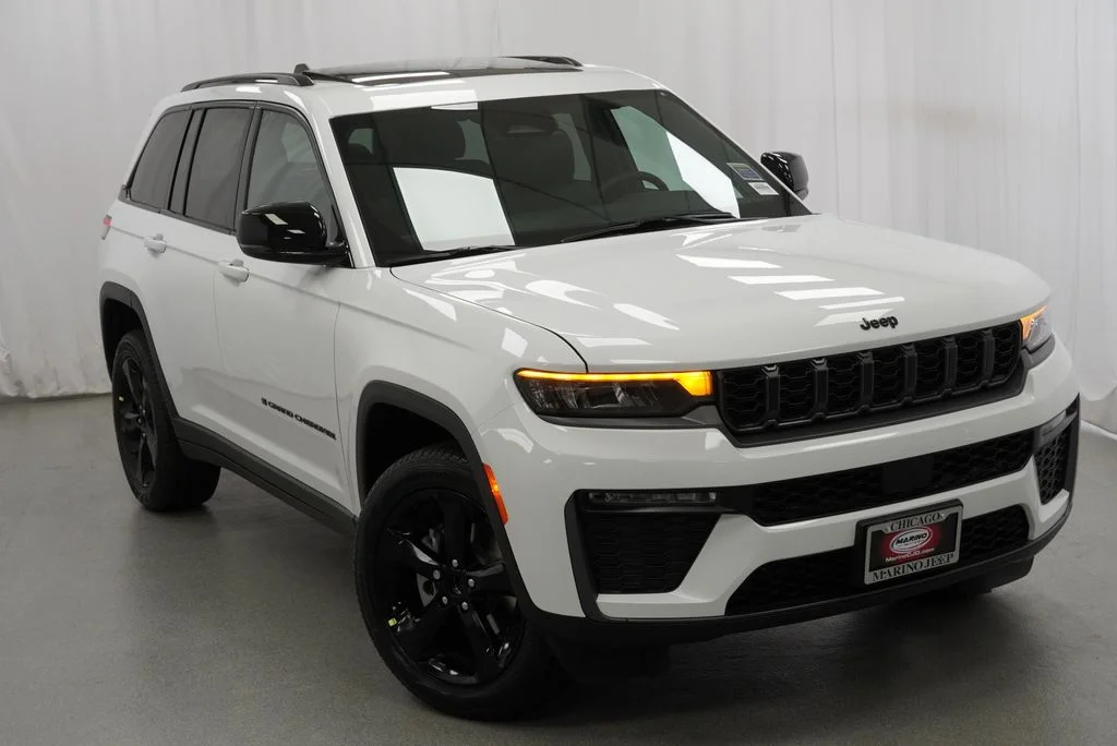 New 2027 Bright White Clear-Coat Paint Jeep Limited image 8