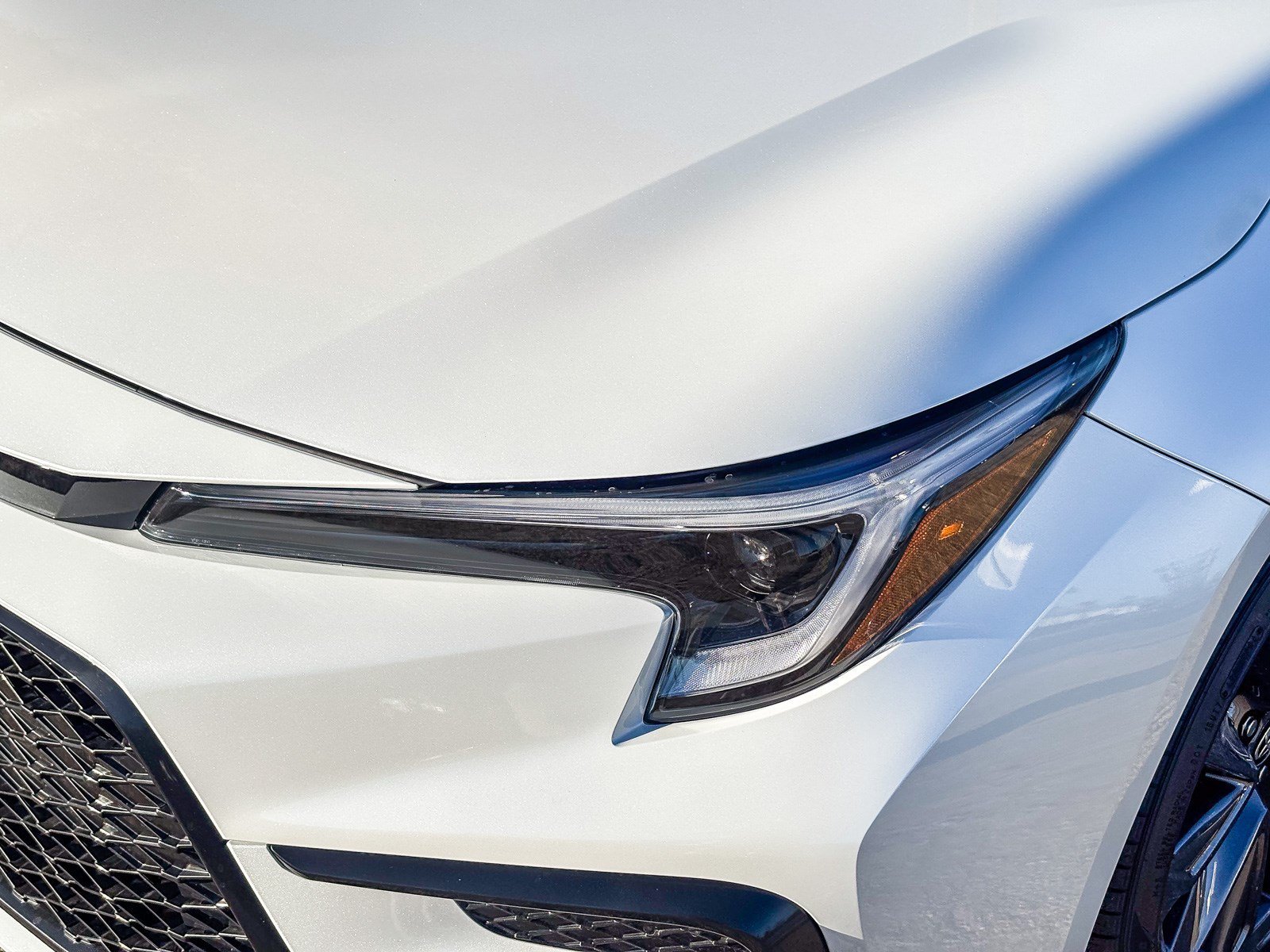 New 2027 Wind Chill Pearl with Inked roof <sup>1</sup> Toyota  XSE image 8