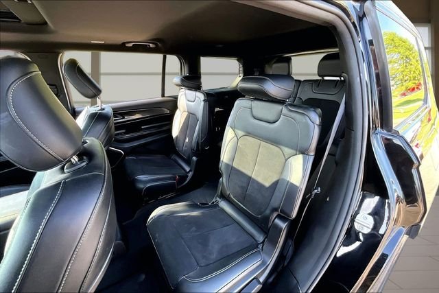 Used 2022 Black Jeep Altitude image 25