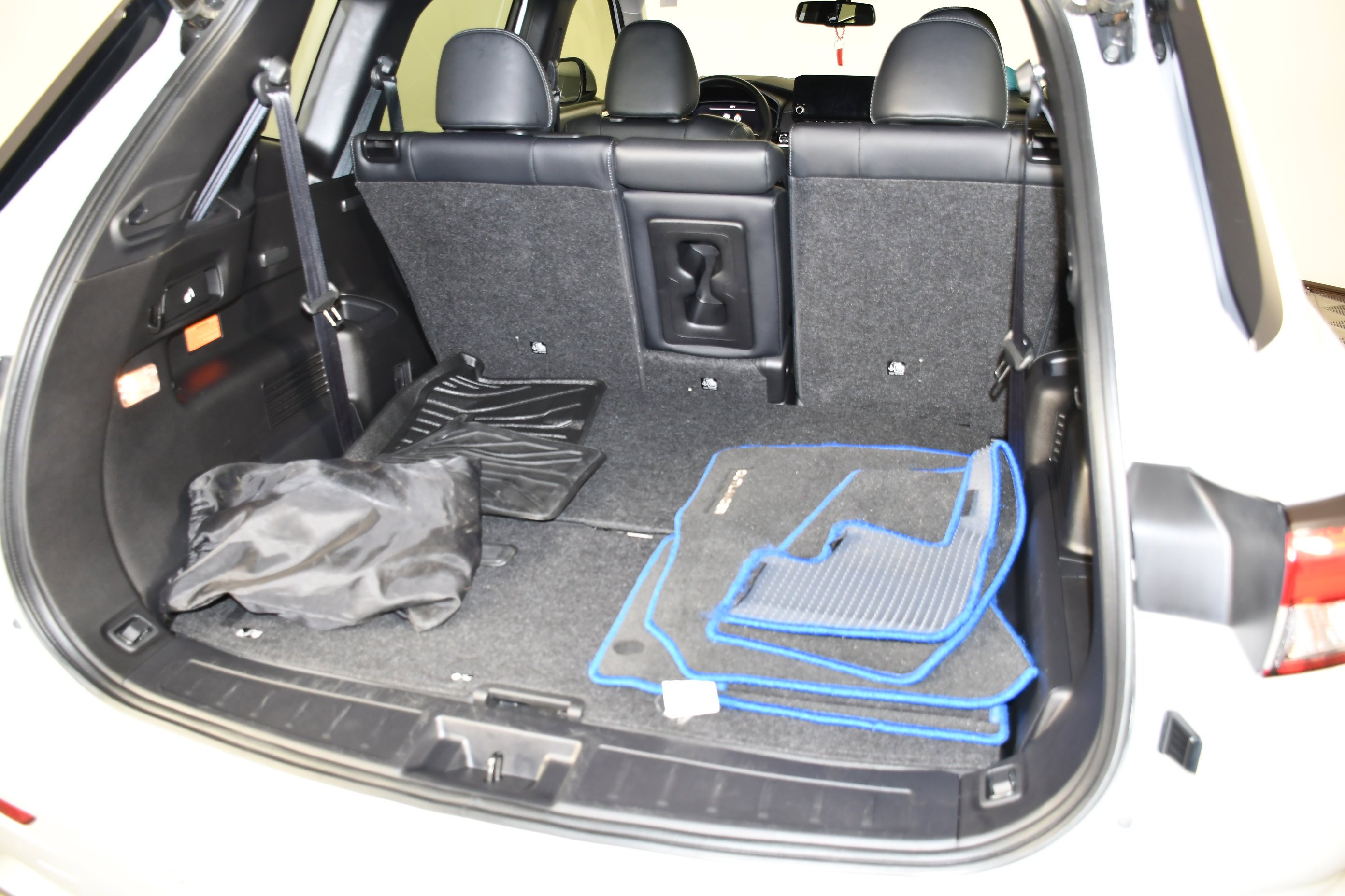 Certified Used 2024 White Diamond Mitsubishi SE image 39