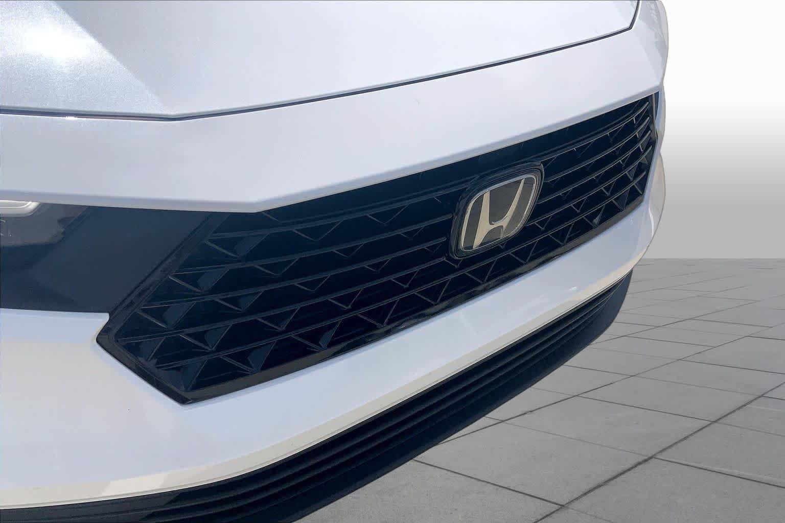 Used 2024 Platinum White Pearl Honda Sport image 29