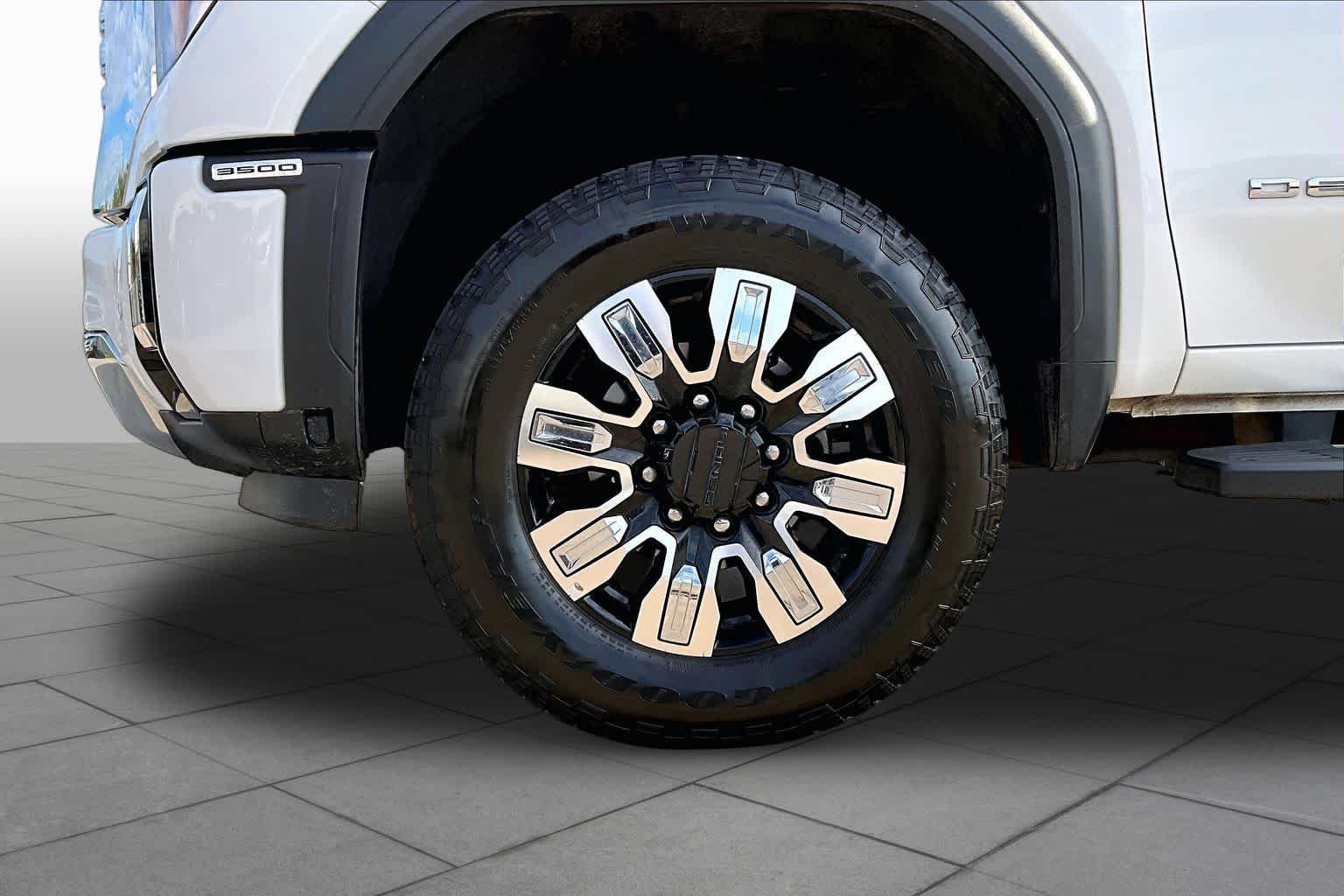 Used 2025 Summit White GMC Denali image 11