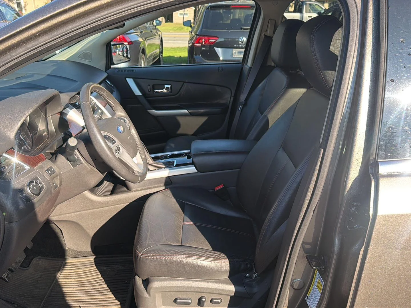 Used 2013  Ford Limited image 5