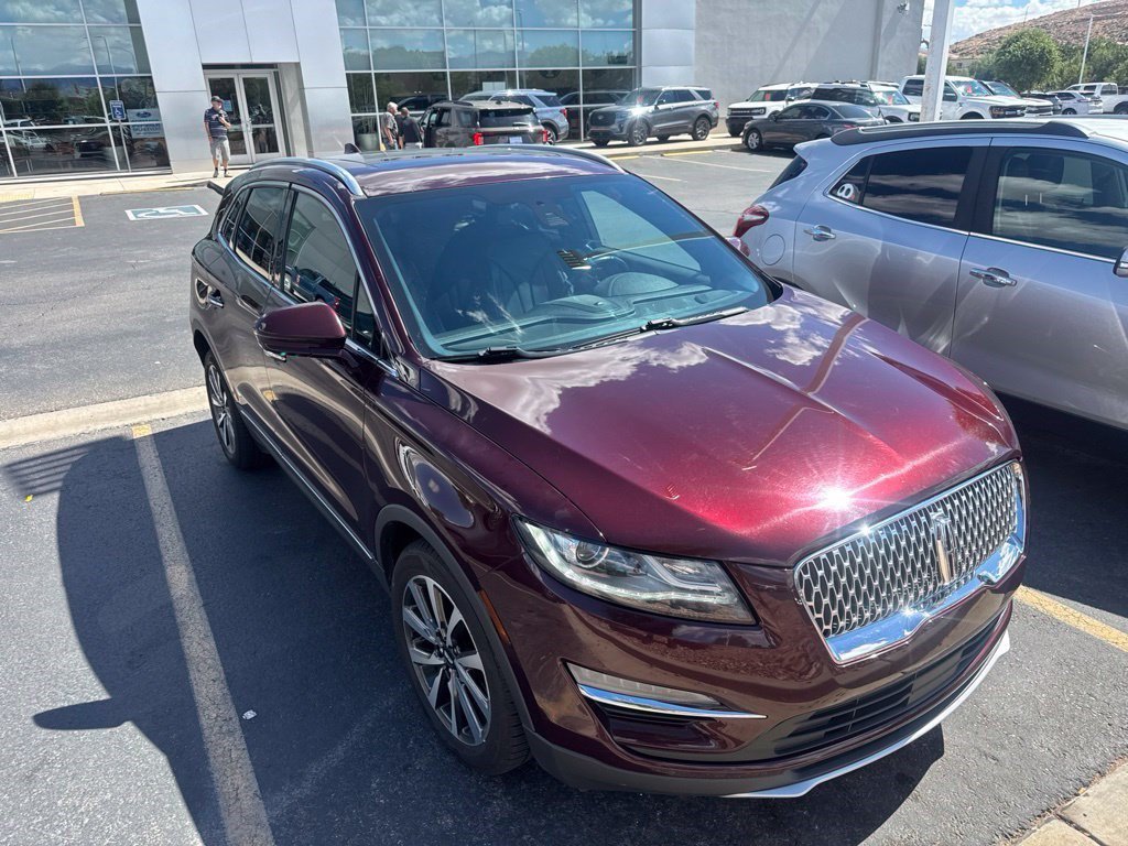 Used 2019 Burgundy Velvet Metallic Tinted Clearcoat Lincoln Reserve image 2