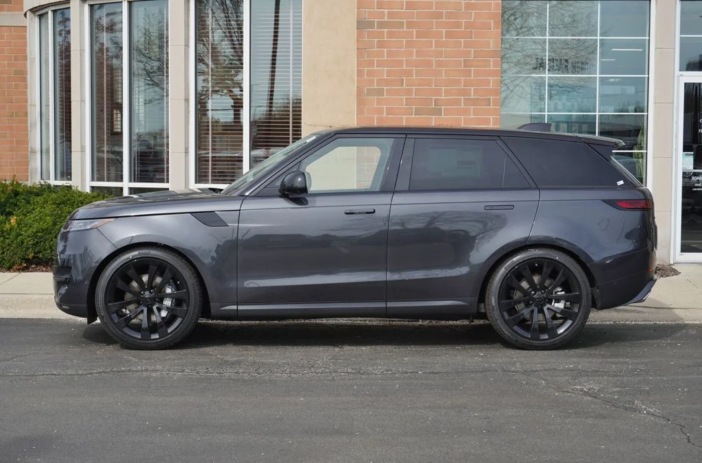 New 2026 Carpathian Grey Land Rover SE image 2
