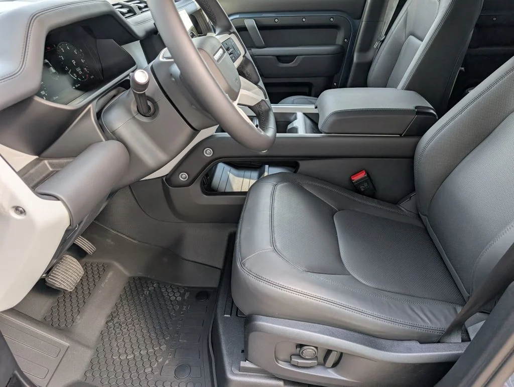 New 2026 Tasman Blue Land Rover X-Dynamic SE image 27